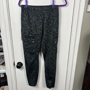 Juicy Couture leopard cheetah print cargo leggings black gray. Sz M